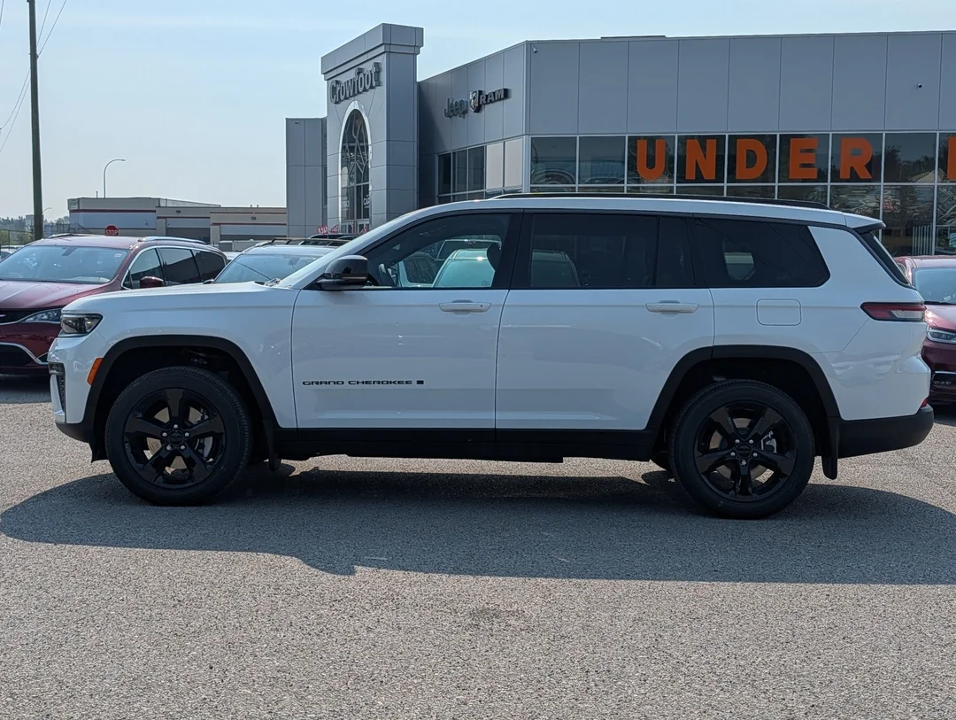 New 2026 White Jeep Altitude - - 4X4 - Power Sunroof - Trailer Tow Pkg - 20 Black Wheels - Remote Start & More! image 5
