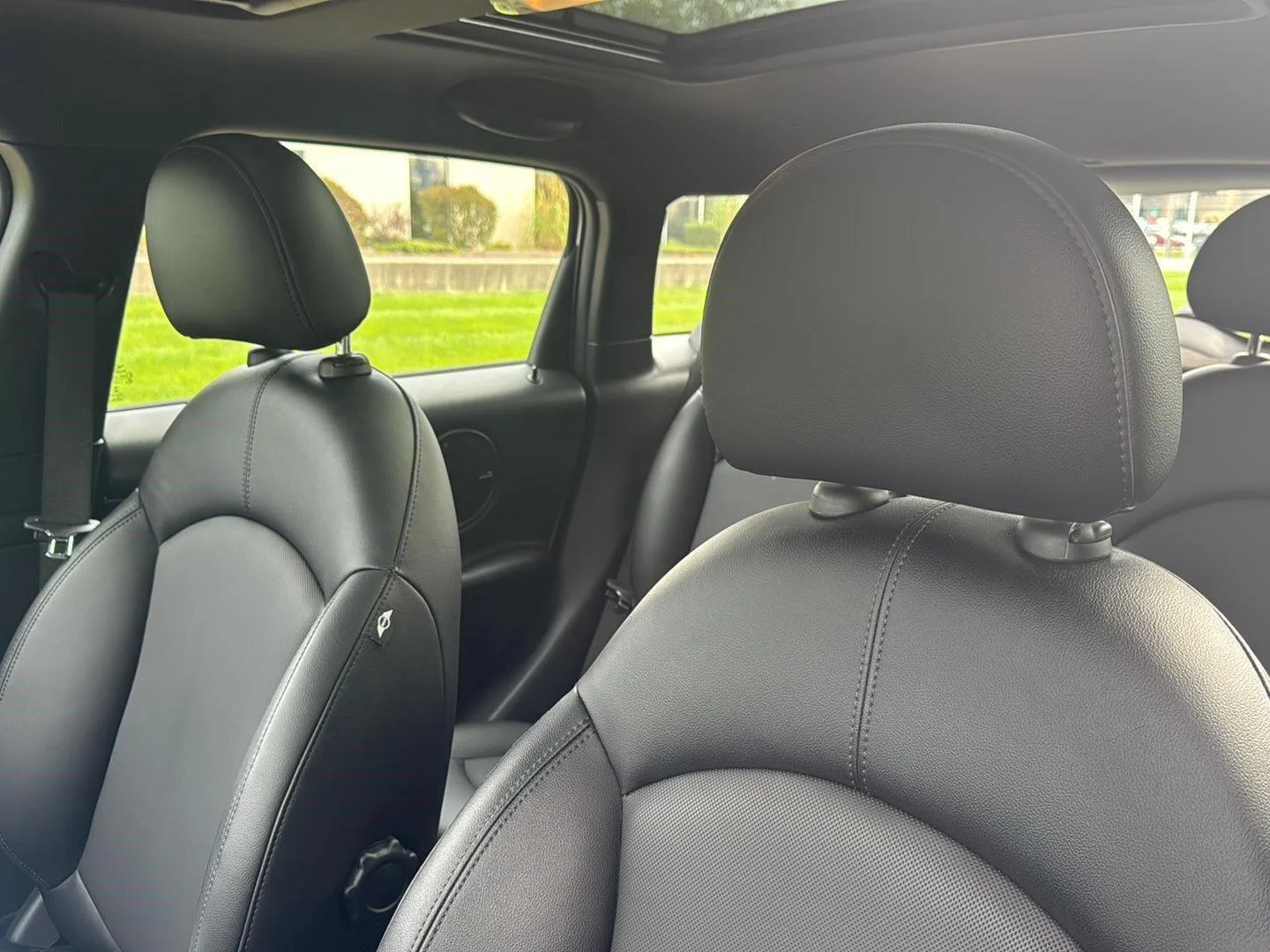 Used 2016 Light White MINI Cooper image 9