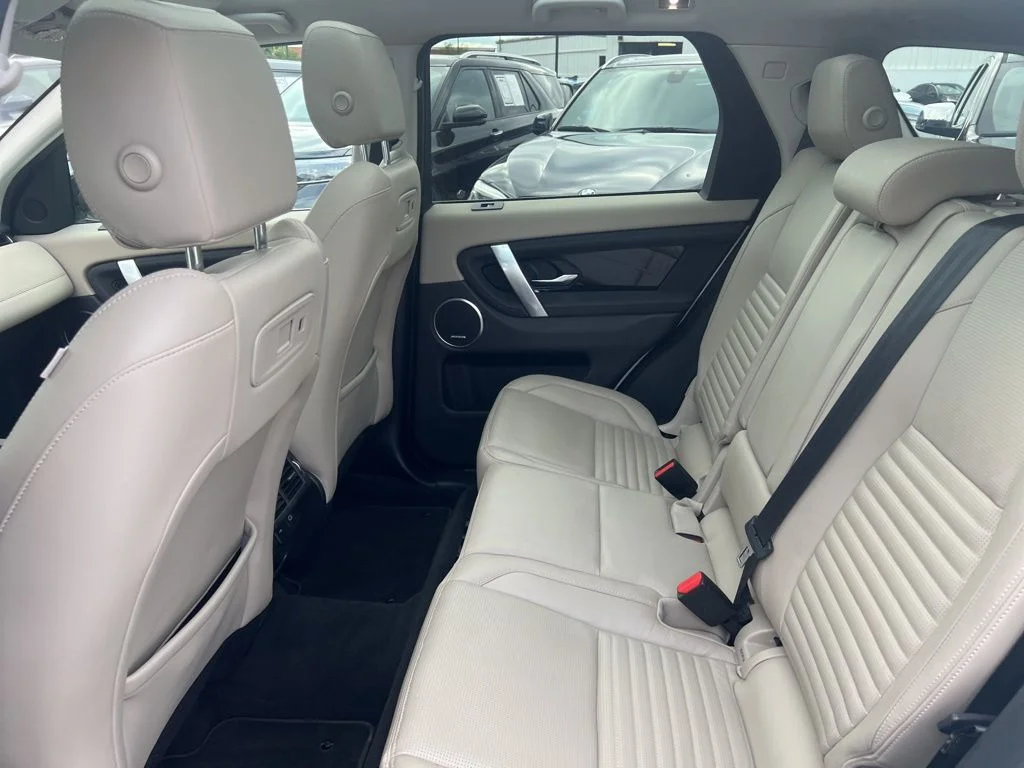 Used 2021 White Land Rover SE image 19