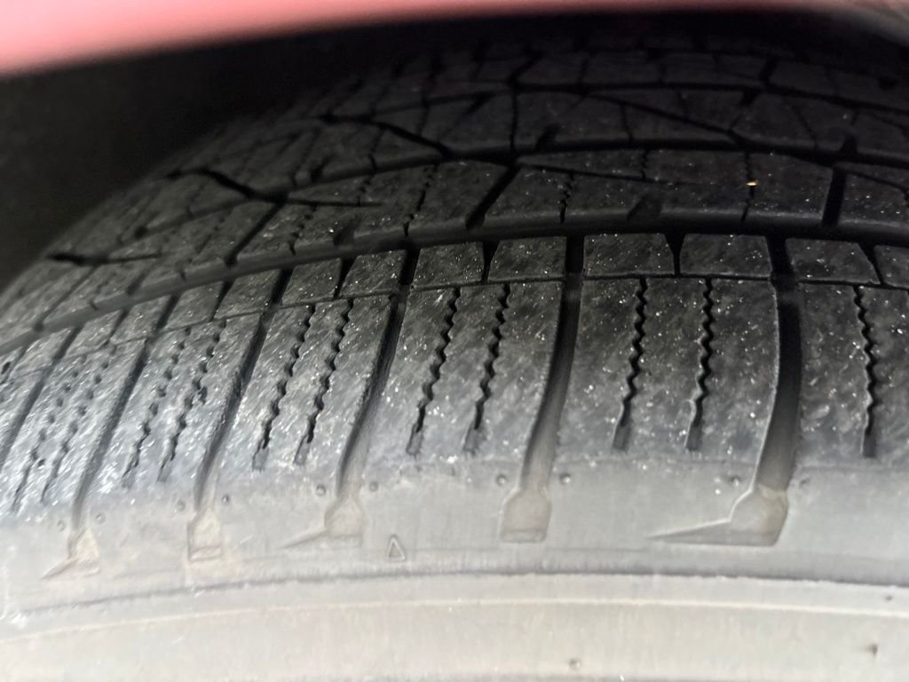 Used 2017 Red Buick Essence image 2