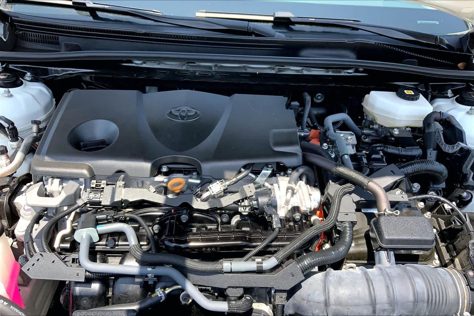 Used 2025 Ice Cap Toyota LE image 61