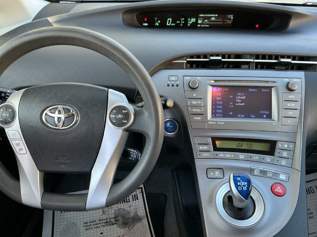 Used 2015 Silver Toyota Three image 23