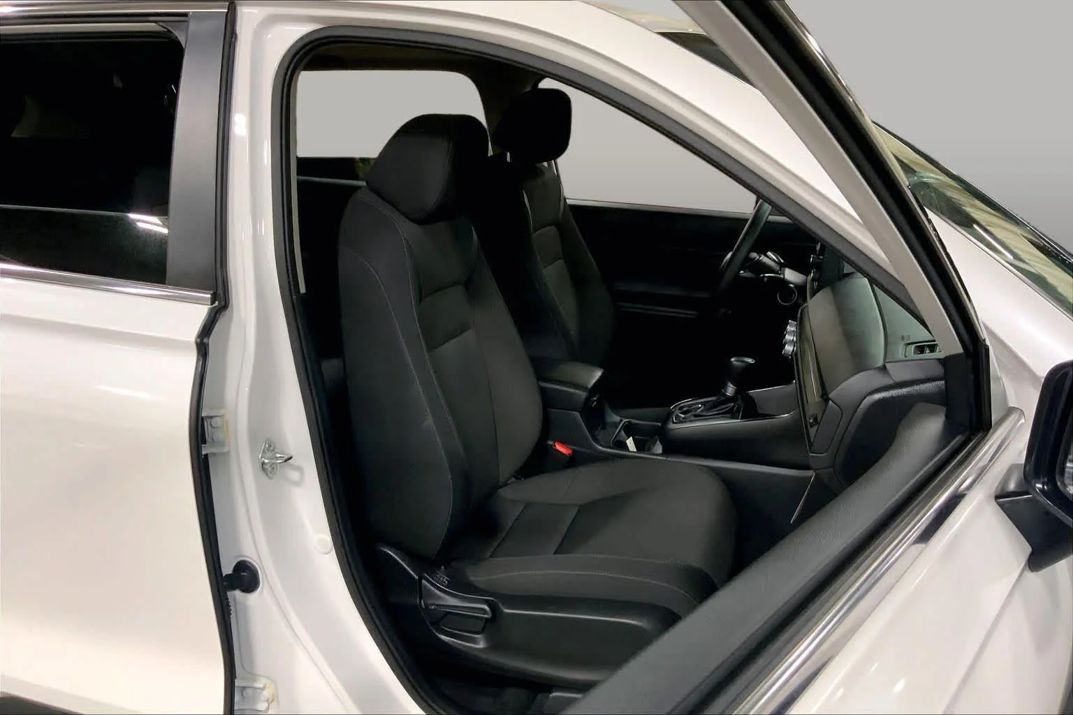 Used 2025 Platinum White Pearl Honda EX image 9