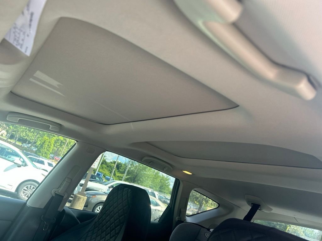 Used 2014 Silver Nissan SL image 7