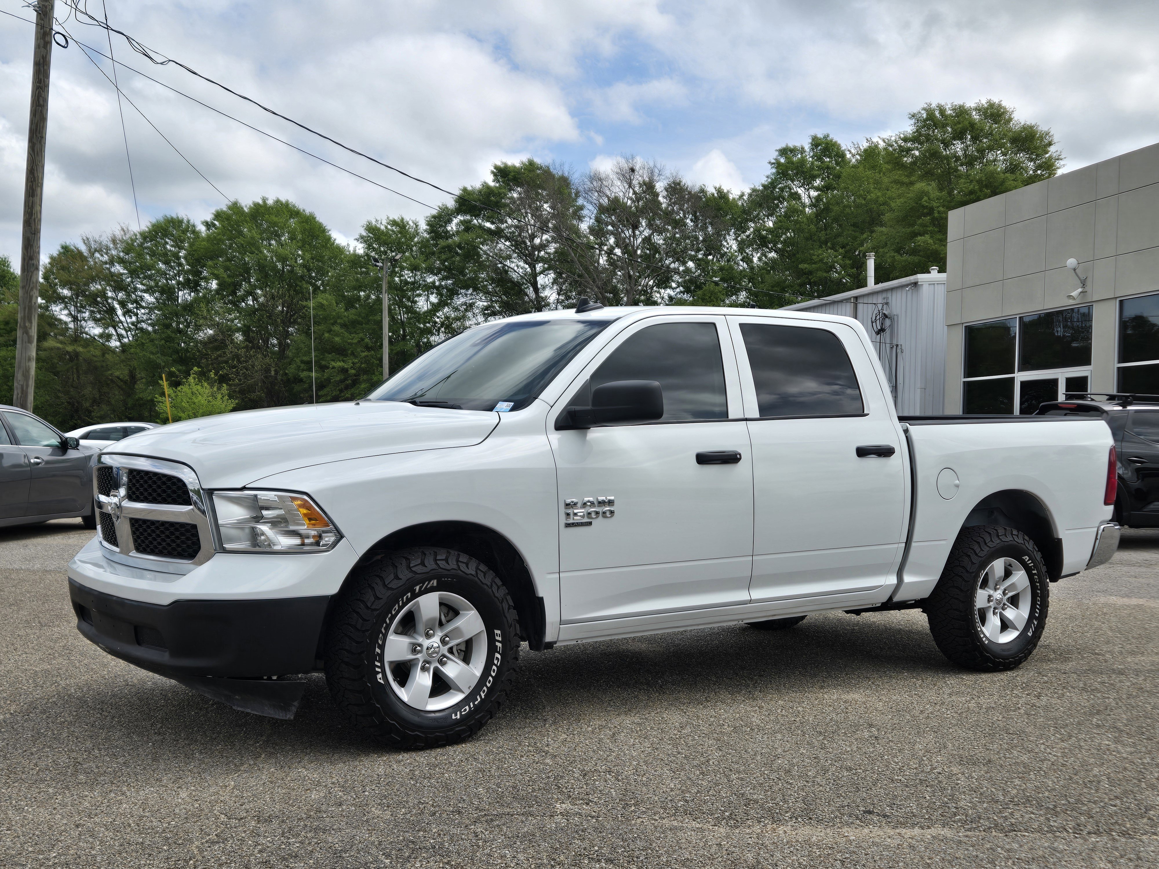 2023 RAM 1500 Classic SLT 4x4 Crew Cab 5'7's photo