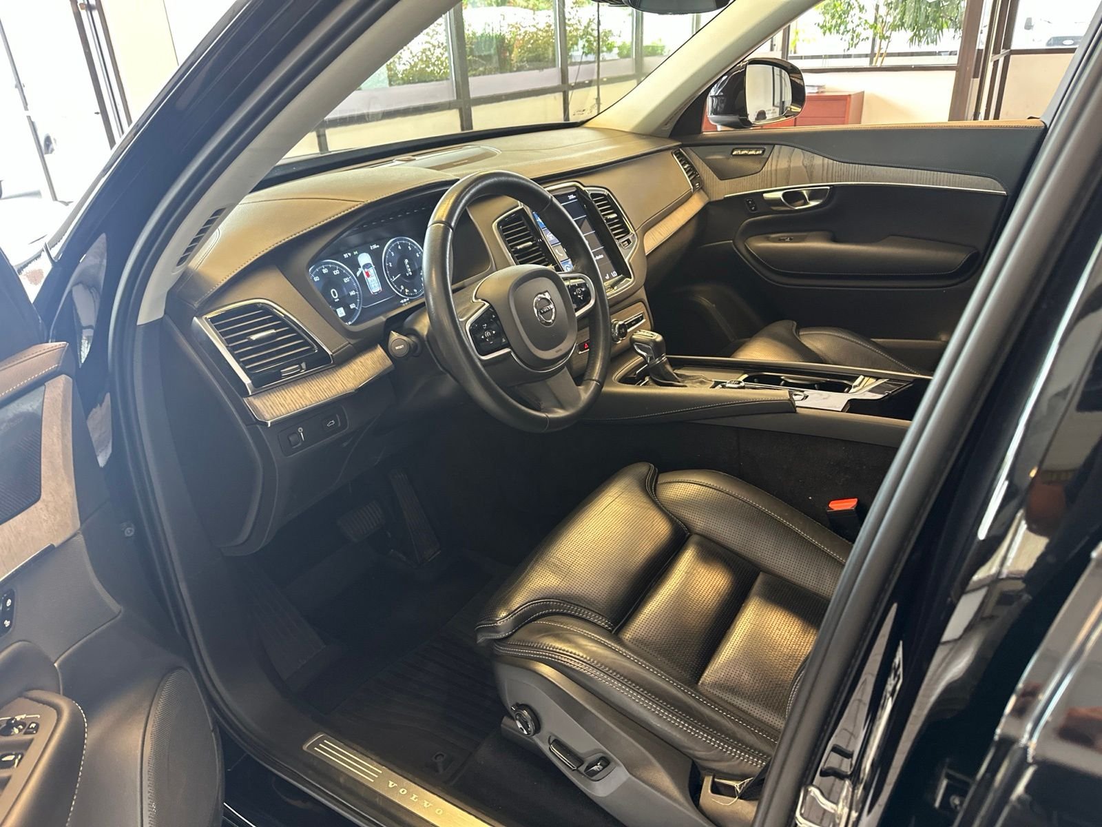 Used 2021  Volvo T6 Inscription image 9