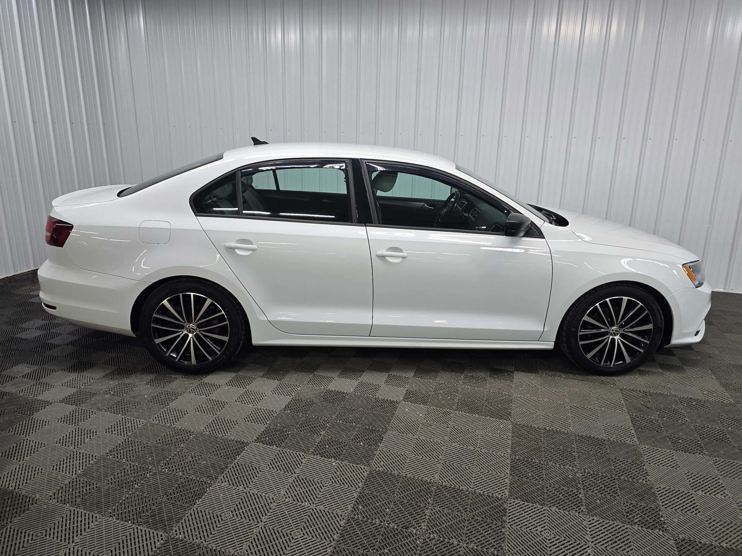 Used 2016 Pure White Volkswagen 1.8T Sport Manual image 2