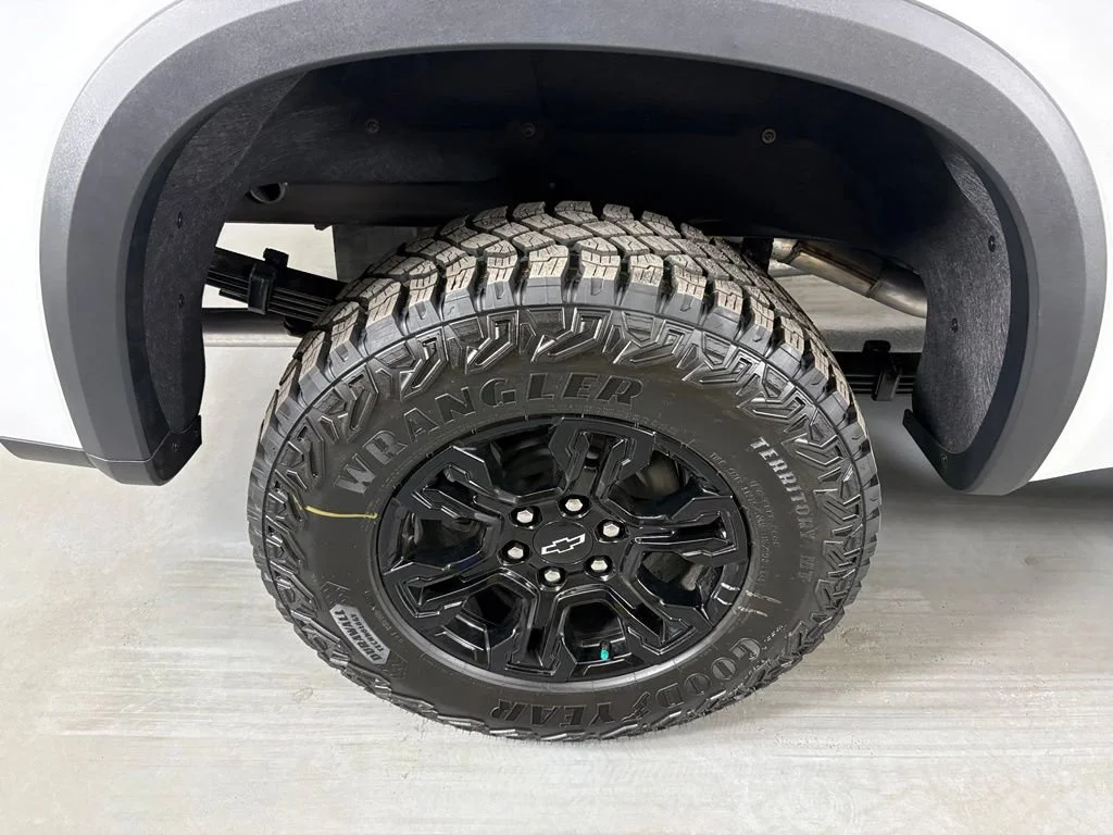 New 2026 Summit White Chevrolet ZR2 image 12