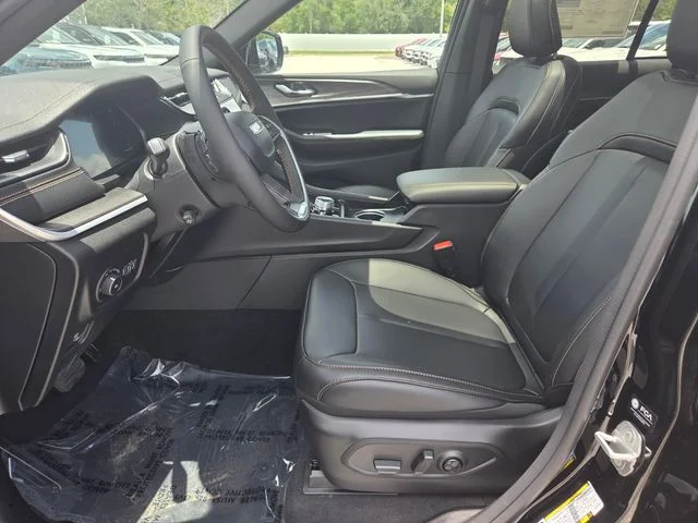 New 2026 Diamond Black Crystal Pearl-Coat Exterior Paint Jeep 85th Anniversary Edition image 3