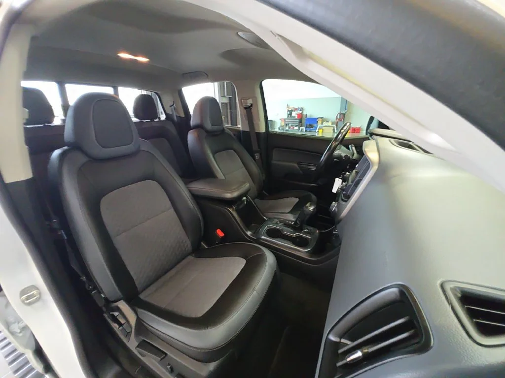 Used 2018 SUMMIT WHITE Chevrolet 4WD Z71 image 36