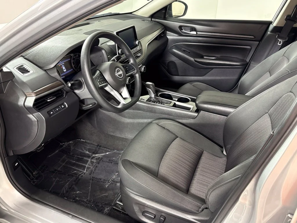 Used 2024 Silver Nissan 2.5 SV image 24