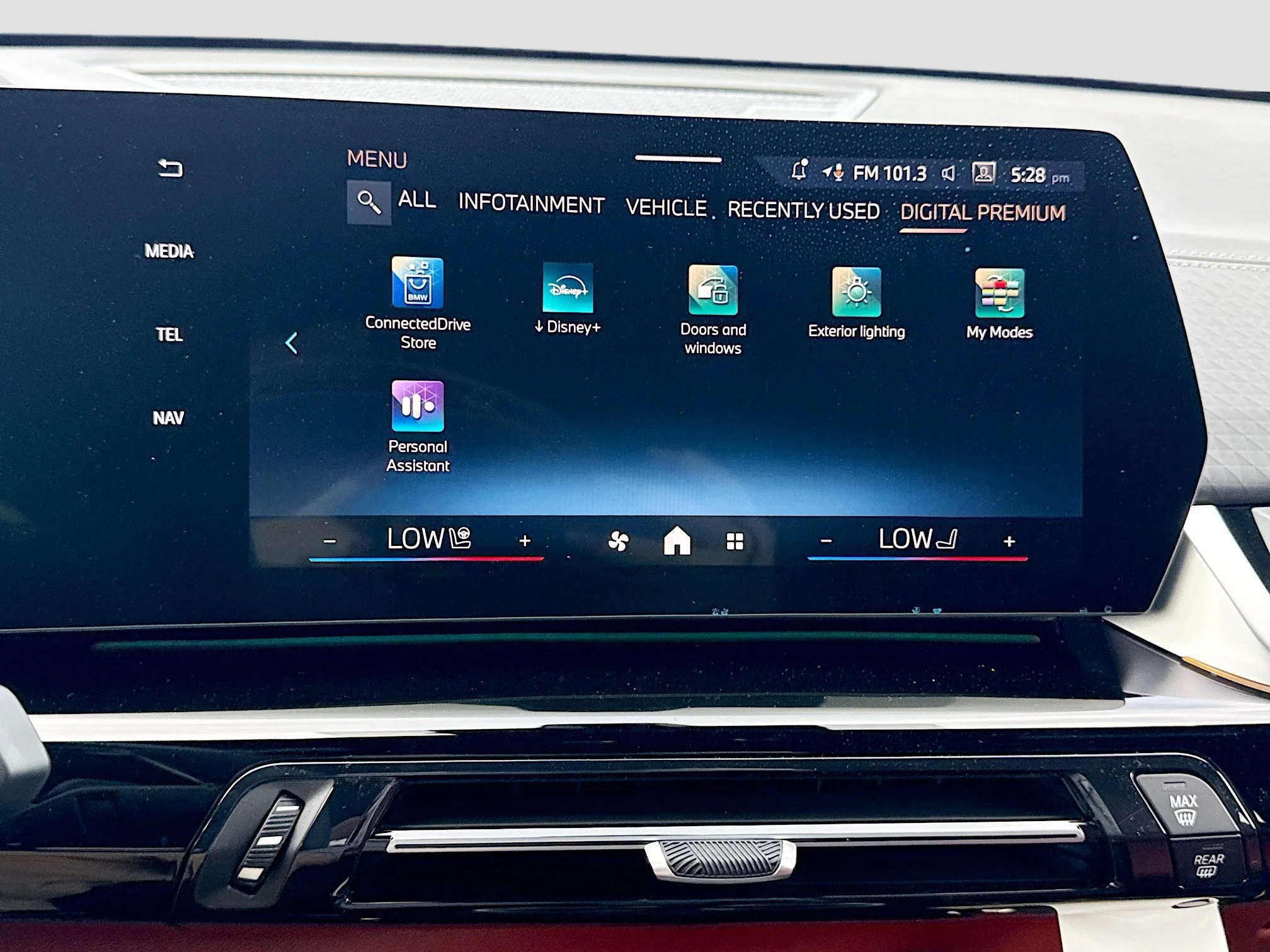 New 2026 Black Sapphire Metallic BMW xDrive28i image 29