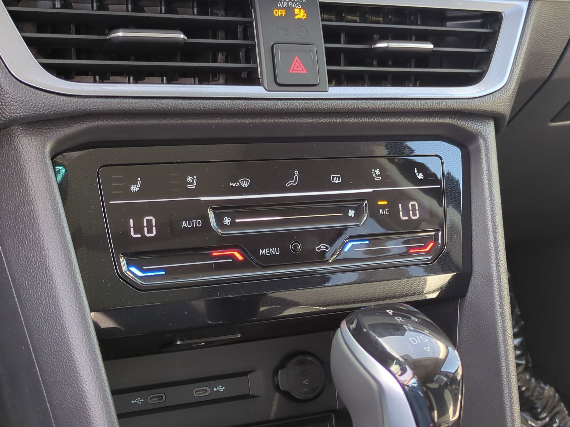 2025 Volkswagen Taos SEL - Photo 10