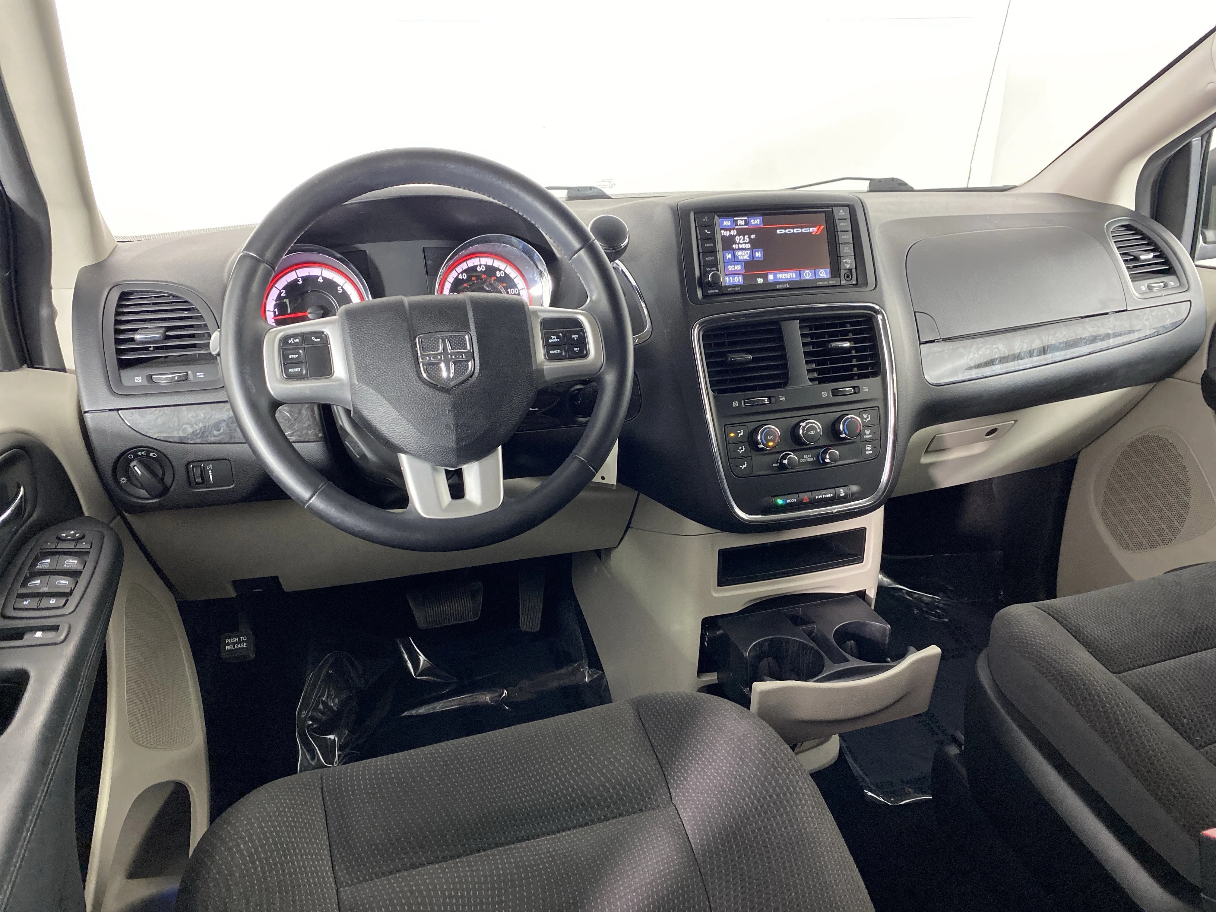 Used 2017 Billet Clearcoat Dodge SE image 17