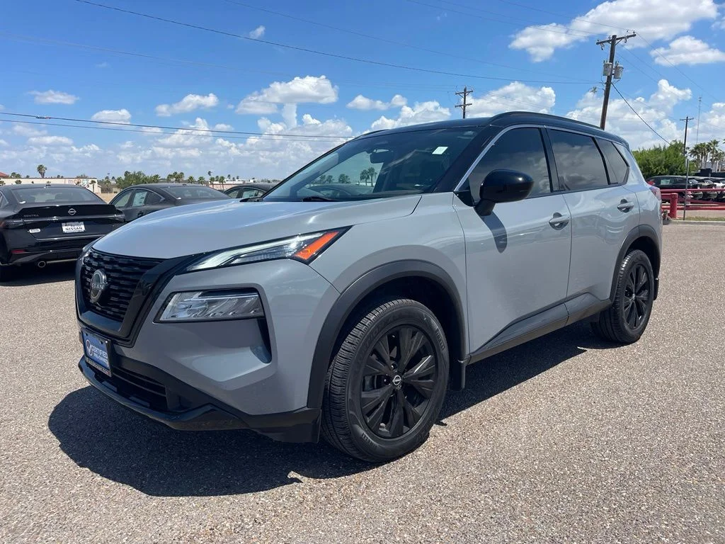 Used 2023 Gray Nissan SV image 3