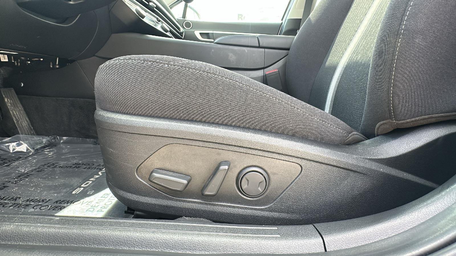New 2025 Serenity White Hyundai SEL Convenience image 11