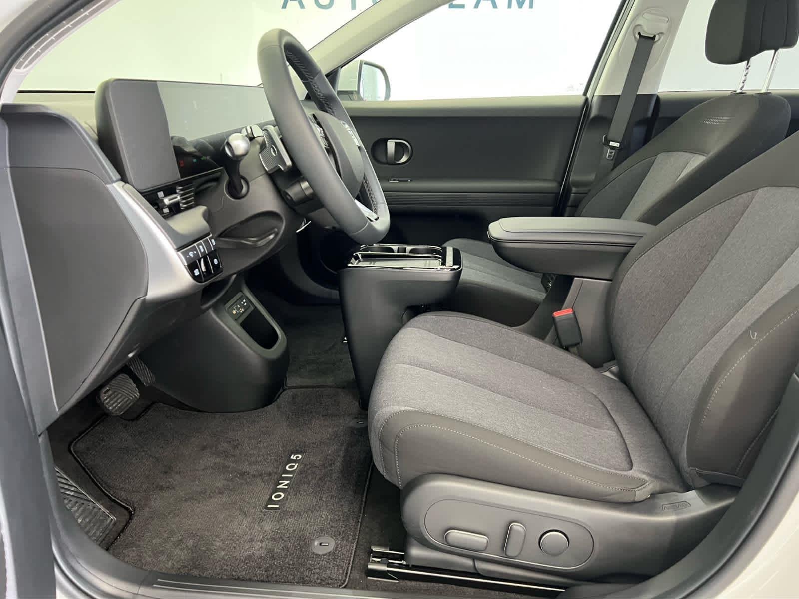 Used 2025 Atlas White Hyundai SE image 12