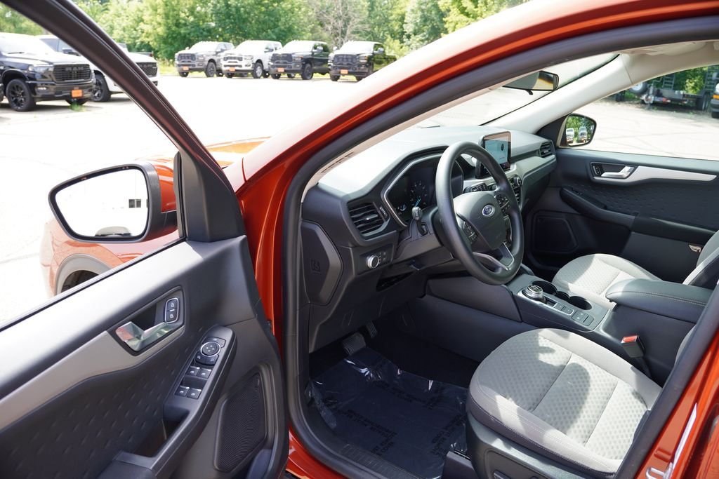Used 2020 Sedona Orange Metallic Ford SE image 14
