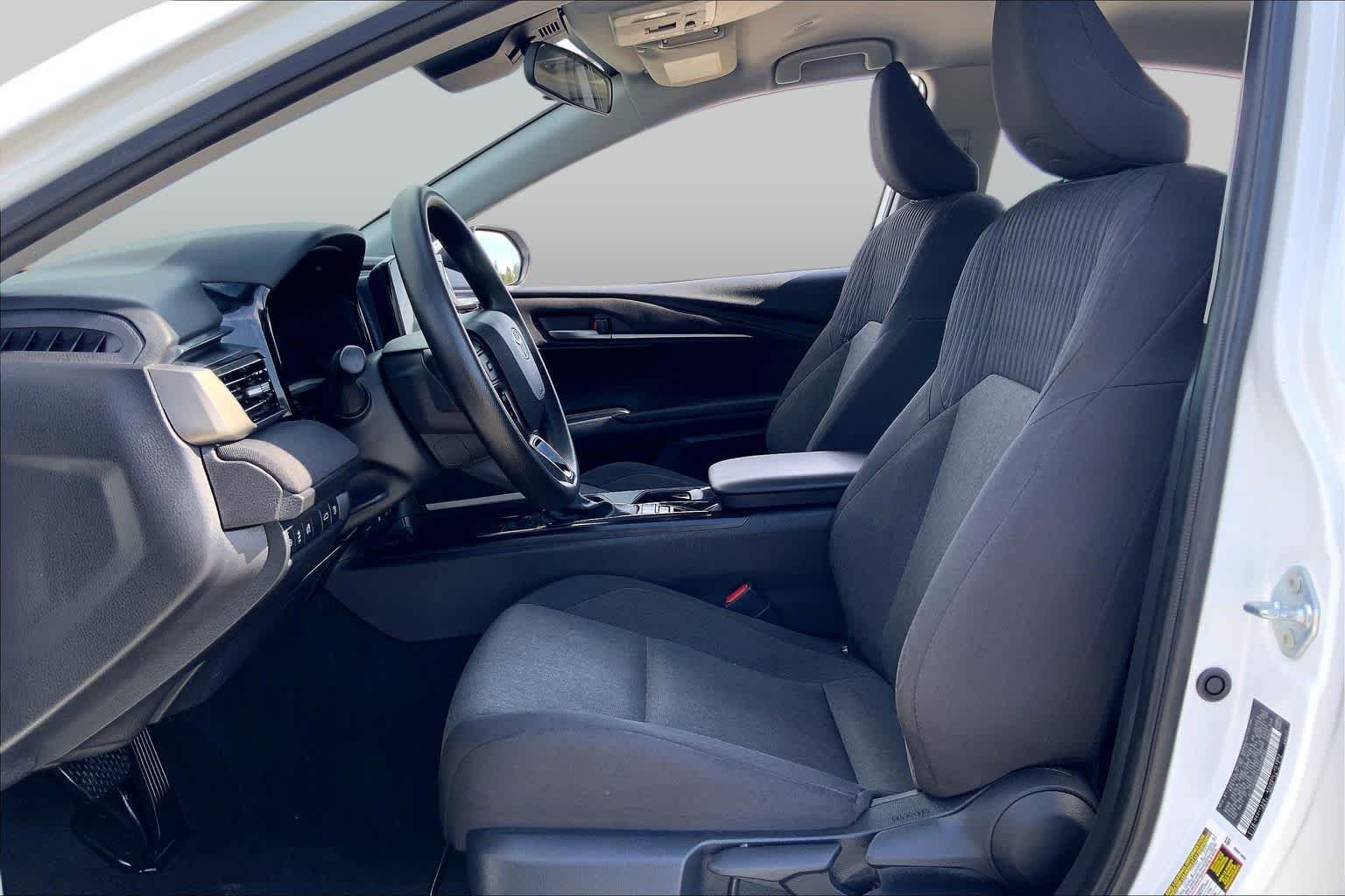 Used 2025 Ice Cap Toyota LE image 8
