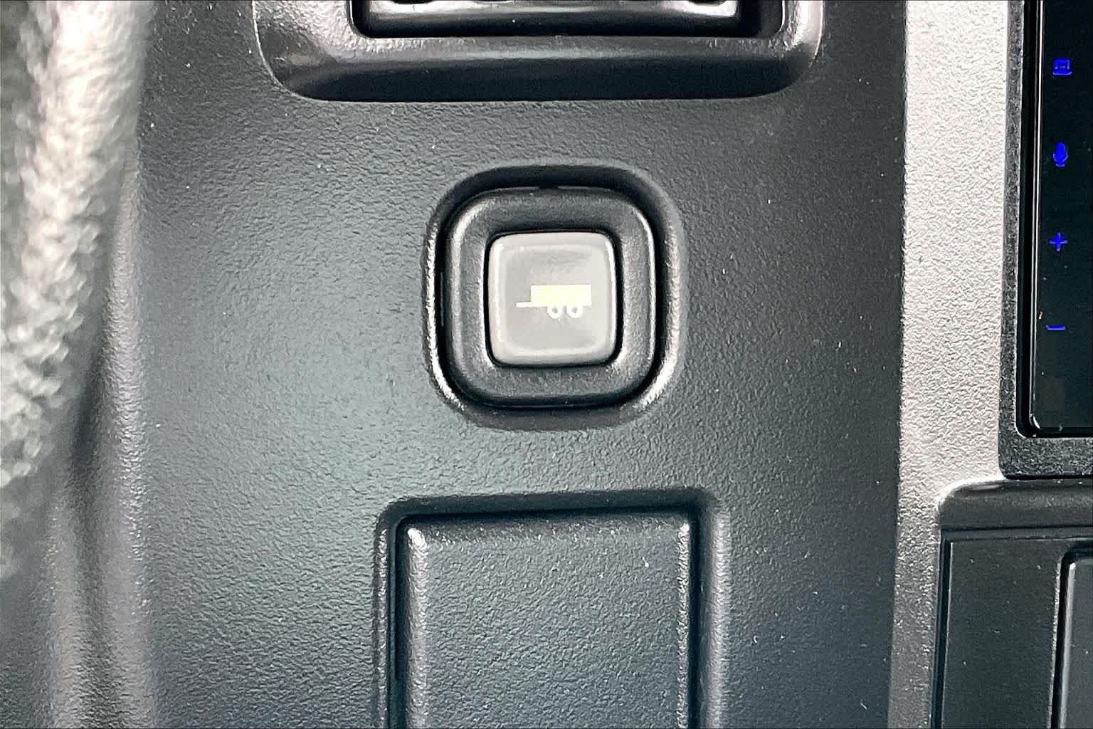 Used 2007 Summit White Chevrolet  image 29