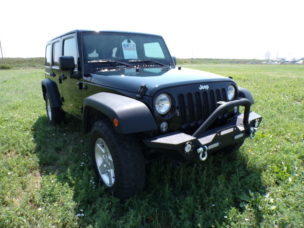 Used 2016 Black Clearcoat Jeep Sport image 3