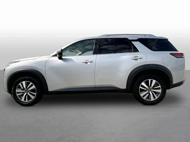 Used 2025 Silver Nissan SL image 4