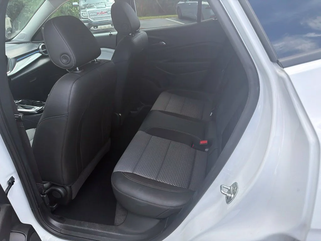 Used 2025 Summit White Chevrolet LT image 29