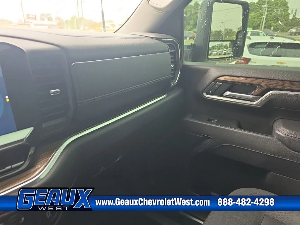 Used 2025 White Chevrolet LT image 20