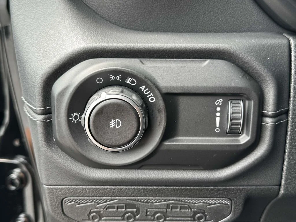 2025 Jeep Wrangler 4-Door Sahara - Photo 29