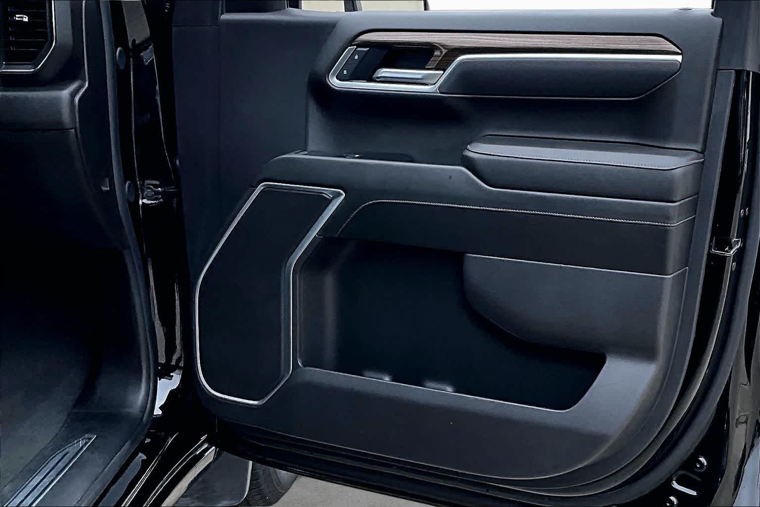 Used 2025 Black Chevrolet LT image 23