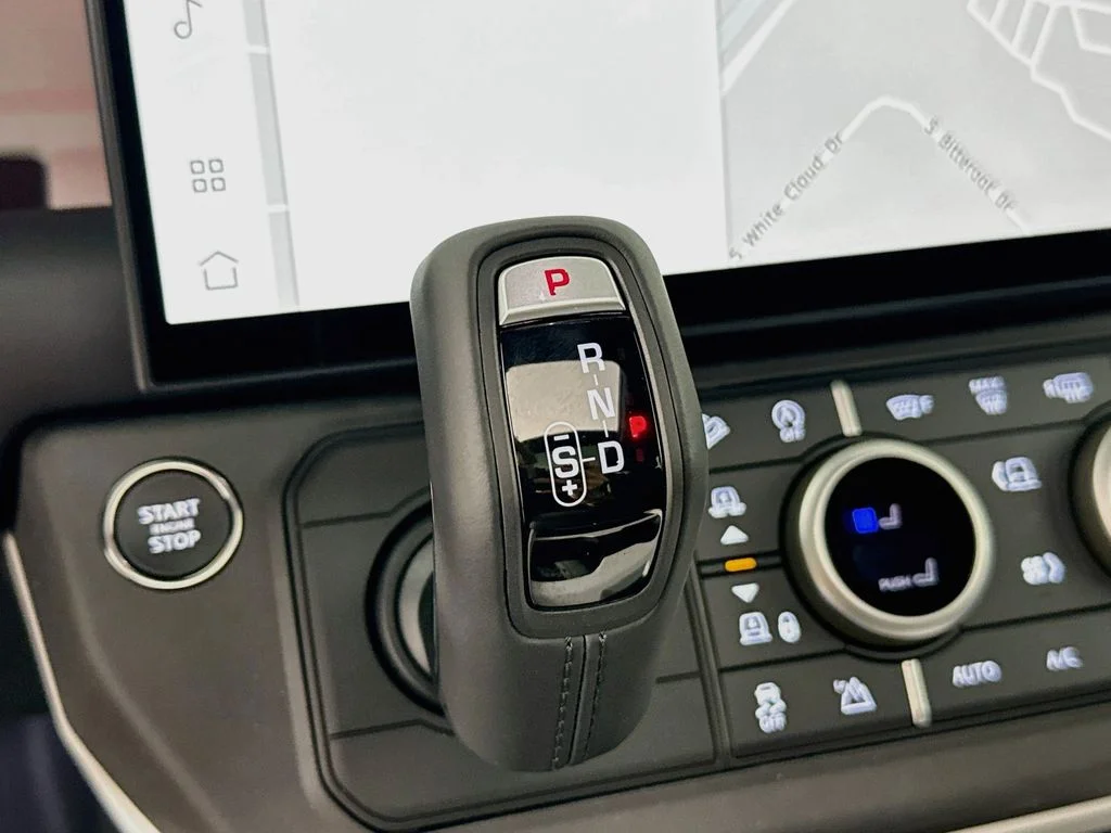 New 2026  Land Rover X-Dynamic SE image 18