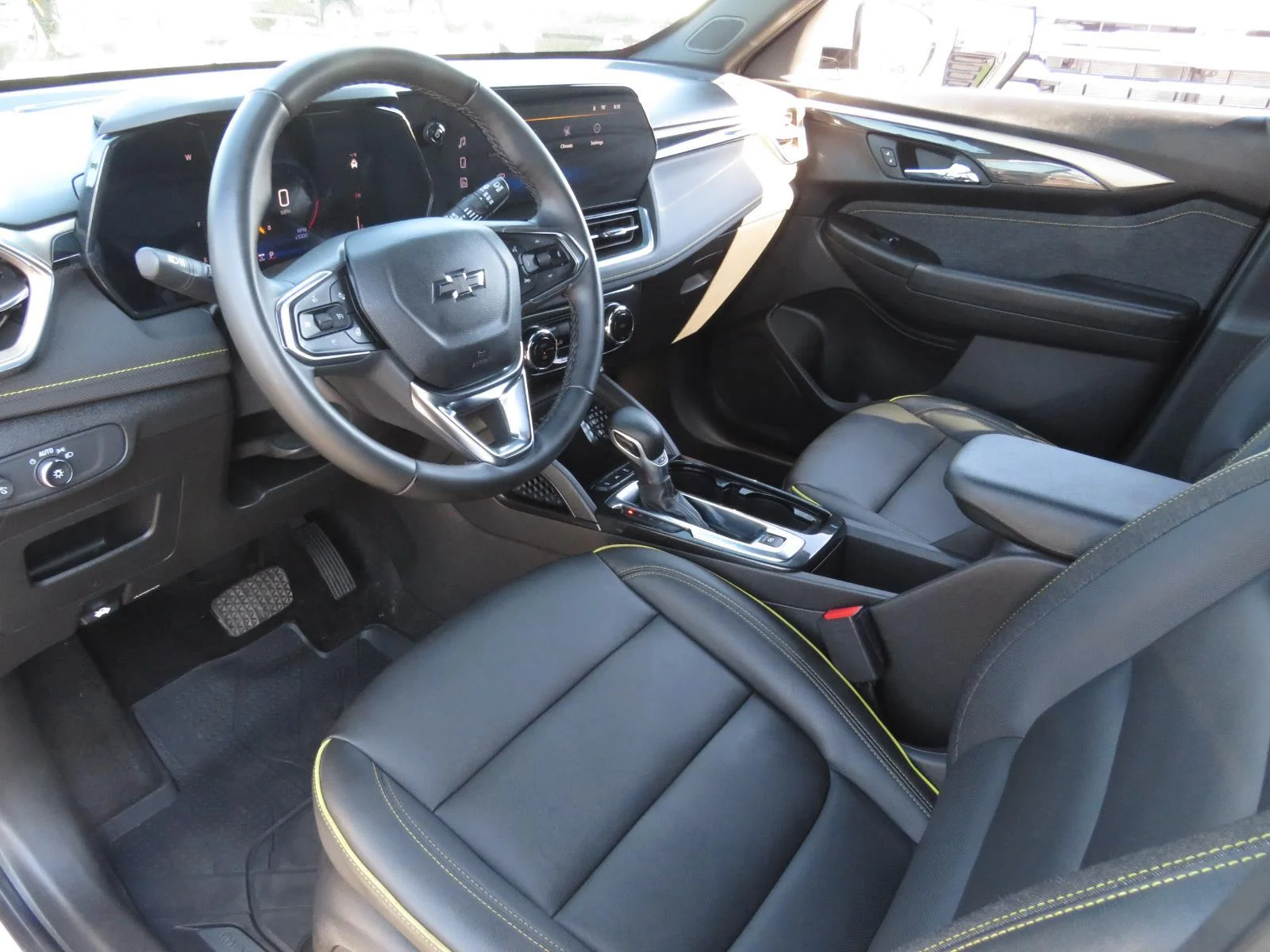 Used 2025 Pearl Chevrolet ACTIV image 22
