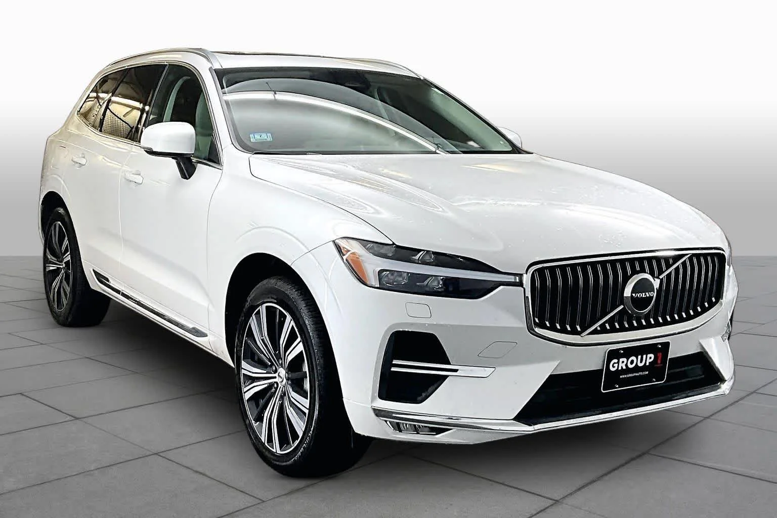 Used 2022 Crystal White Metallic Volvo Inscription image 3