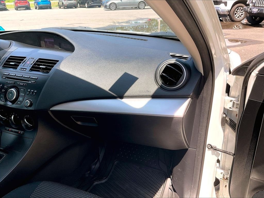 Used 2013 White Mazda i Sport image 13