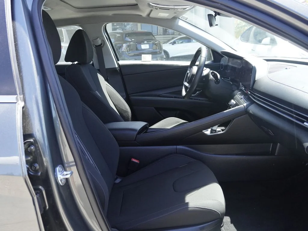 Used 2025 Gray Hyundai SEL Convenience image 20