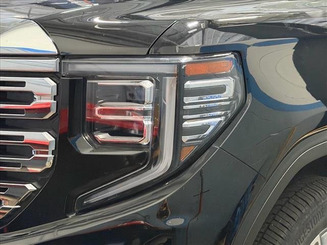 Used 2025 Onyx Black GMC Denali image 2