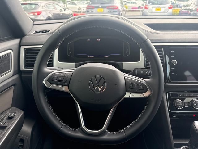 Used 2023 Pure White Volkswagen 3.6L V6 SE w/Technology image 18