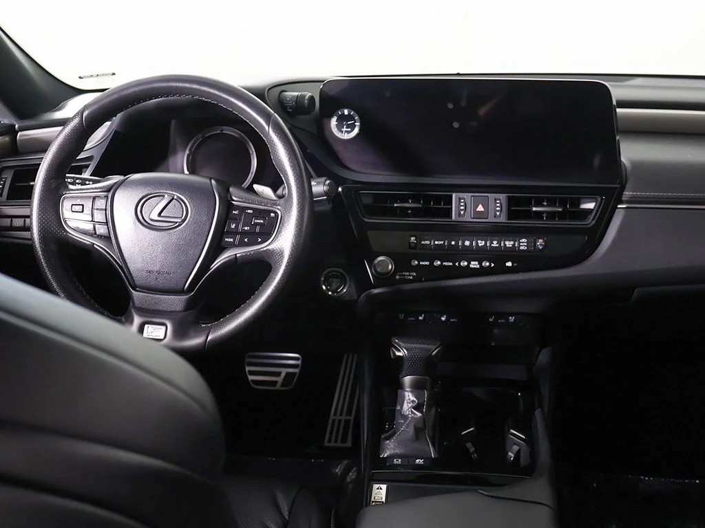 Used 2023 White Lexus 300h image 31