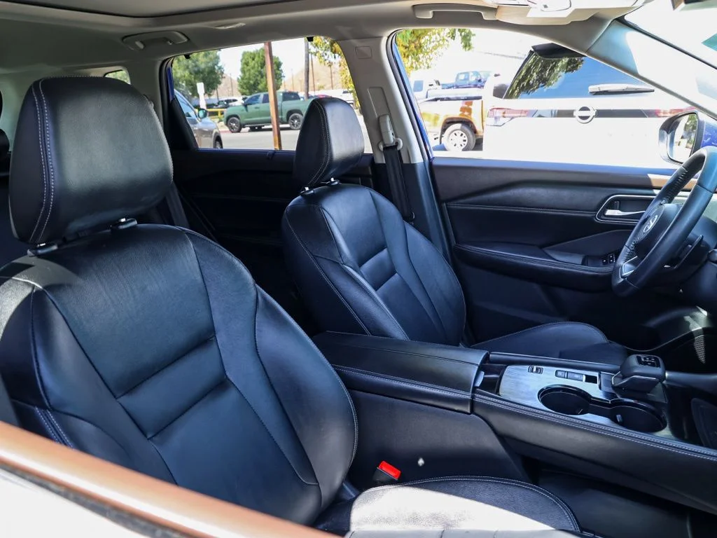 Used 2021 Blue Nissan SL image 18