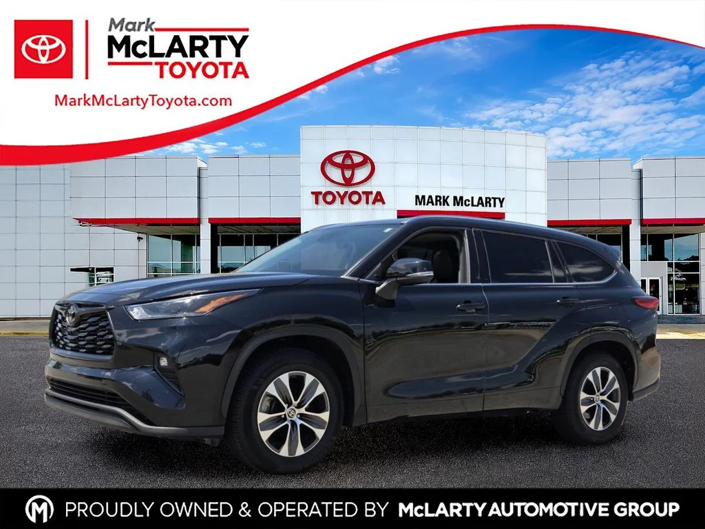 Used 2021 Black Toyota XLE image 1
