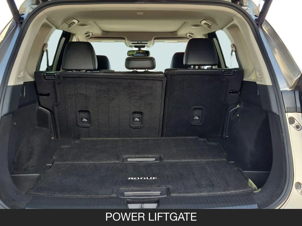 Used 2026 Gold Nissan Platinum image 25