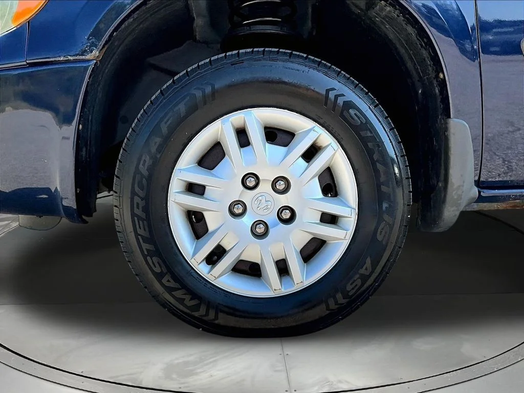 Used 2005 Blue Dodge SE image 33
