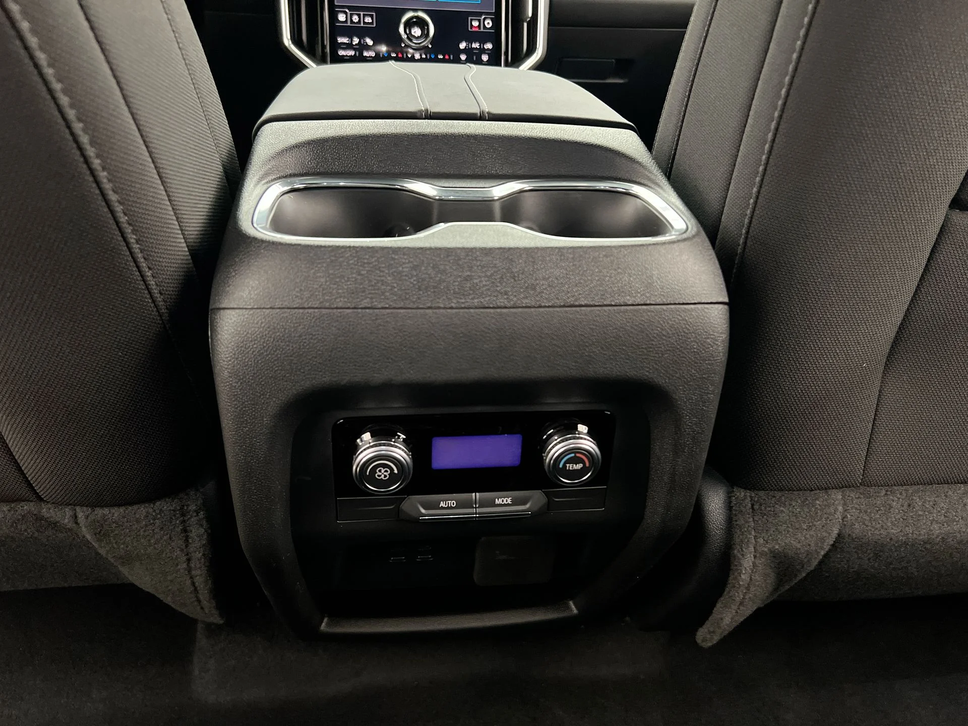 New 2026 Sterling Metallic GMC Elevation image 79