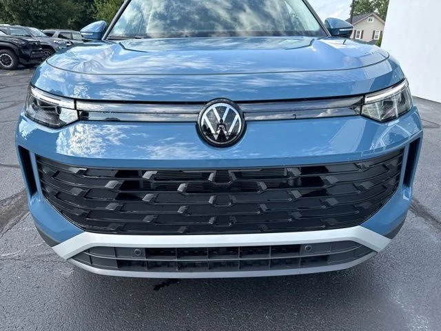 New 2026 Monterey Blue Pearl Volkswagen SE image 44