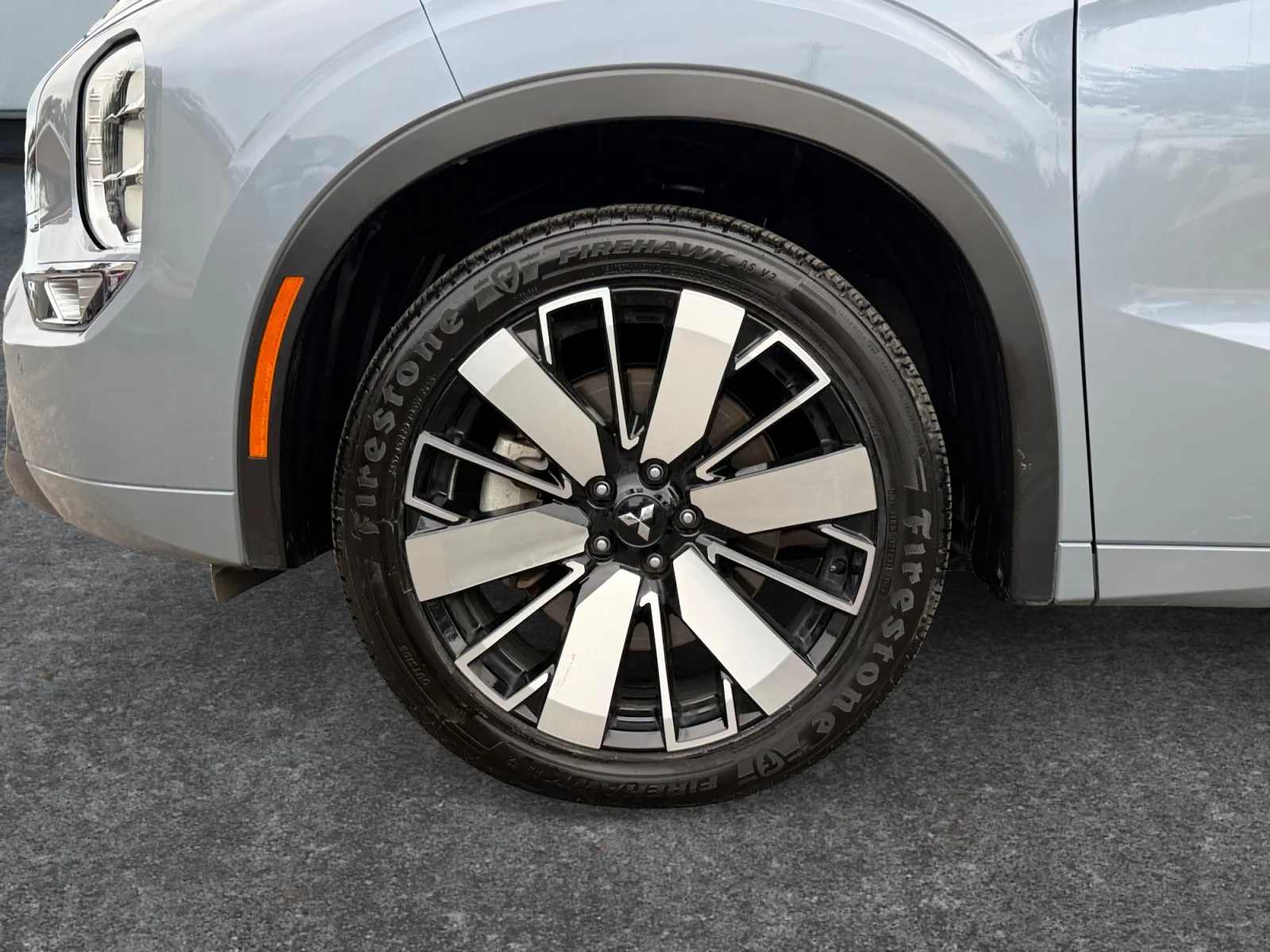 Used 2025 Black Mitsubishi SEL image 9