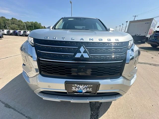 Used 2024 Silver Mitsubishi SE image 33