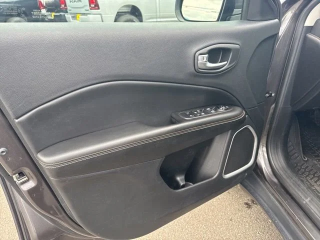 Used 2021 Granite Crystal Metallic Clearcoat Jeep Latitude image 16