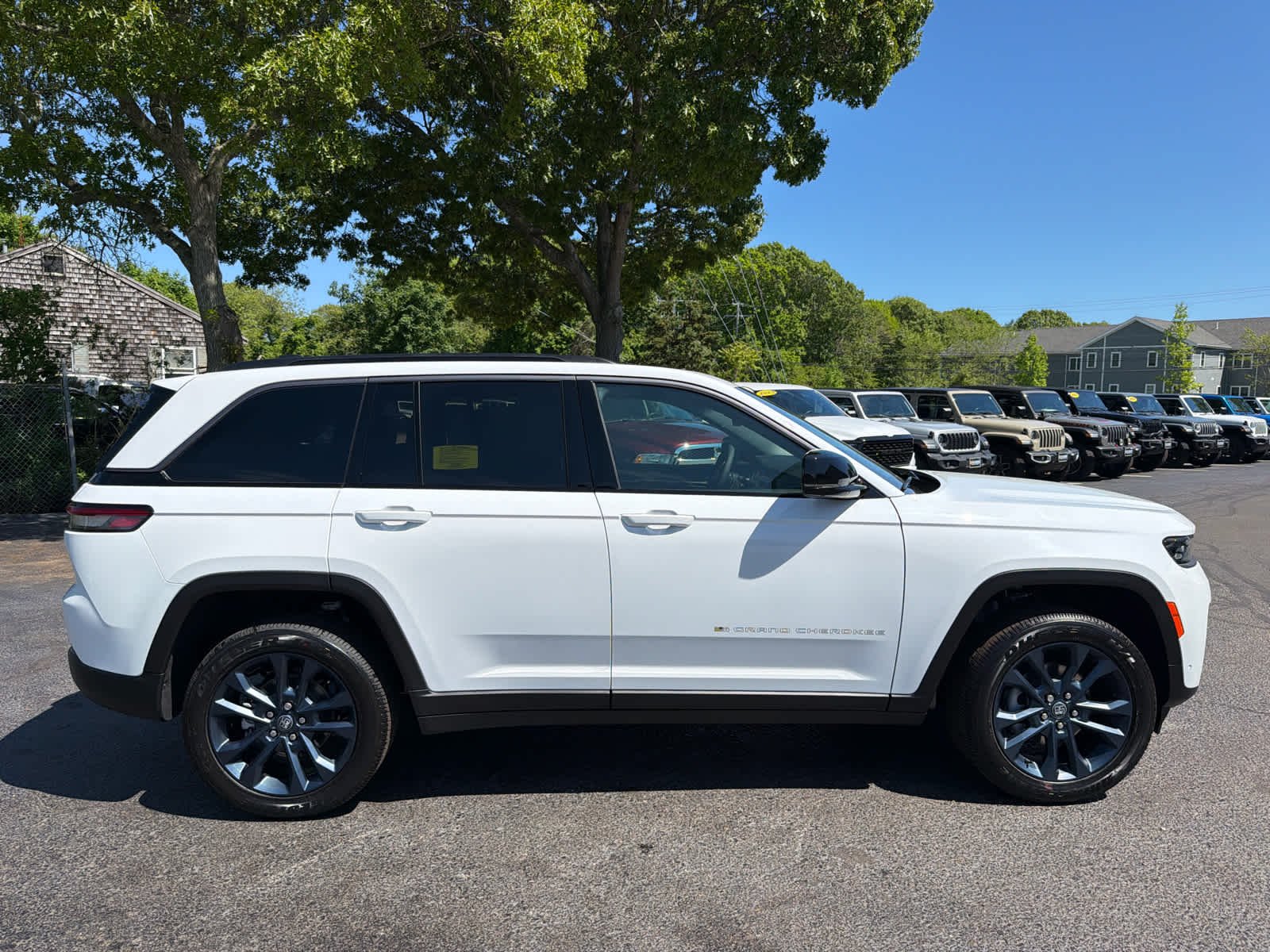 New 2026 Bright White Clear-Coat Exterior Paint Jeep 85th Anniversary Edition image 2
