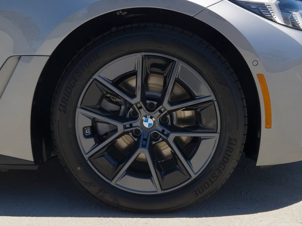 New 2026 Skyscraper Grey Metallic BMW eDrive40 image 7