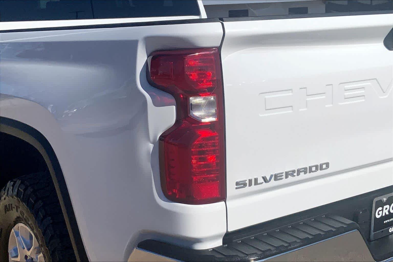 Used 2024 Summit White Chevrolet LT image 29